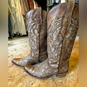 Corral Women’s Golden Luminary Western Snip Toe Boot Size 9